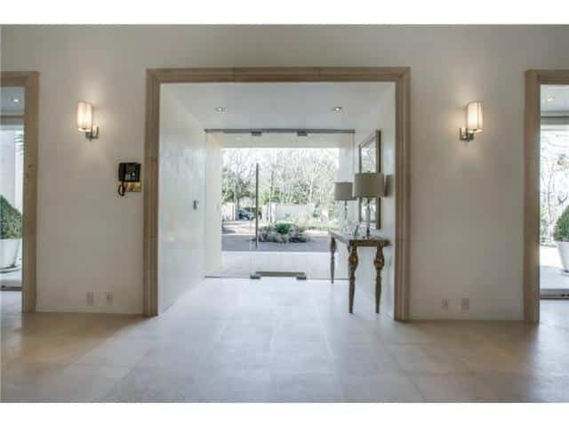 8626-Lakemont-foyer2