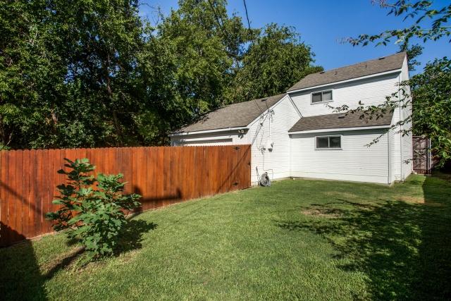 8630-Angora-Backyard