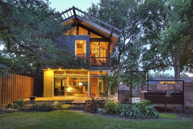 8643-Groveland-Front-Twilight