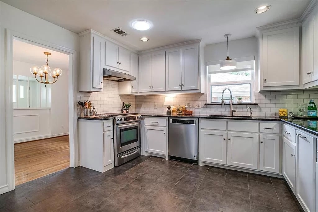 8824870D-278F-47ED-B77E-04195D48FFEE