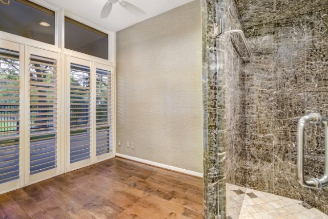 03_7_Kingsgate-Front-Door-Dusk-1103_mls