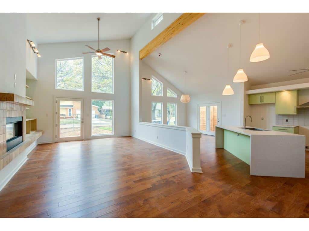 8702-San-Fernando-Living