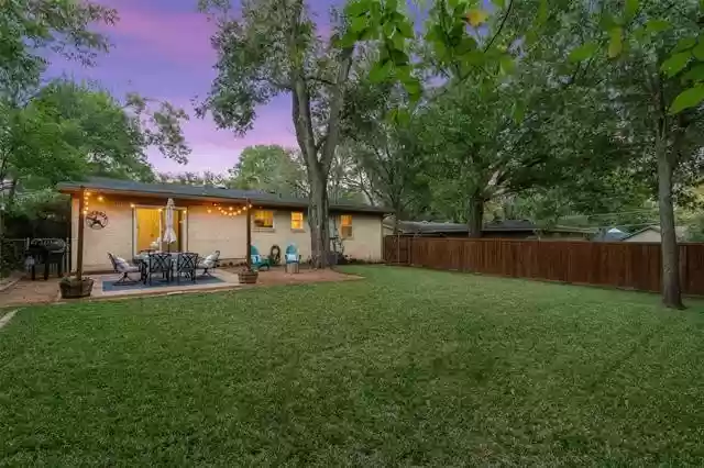 881-Berkinshire-Dr-Front