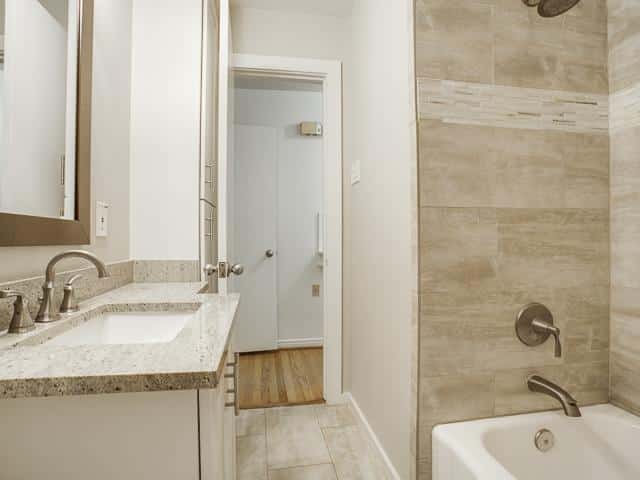 881-Berkinshire-Full-Bath