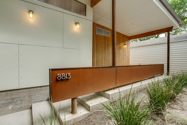 8813-Diceman-Front-Porch