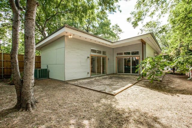 8813-Diceman-backyard-2