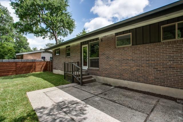 8911-Rolling-Rock-Patio