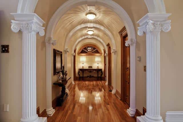 8915-Douglas-hallway