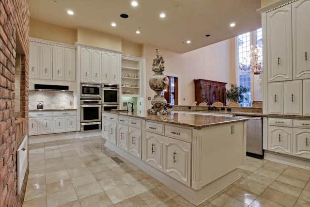 8915-Douglas-kitchen