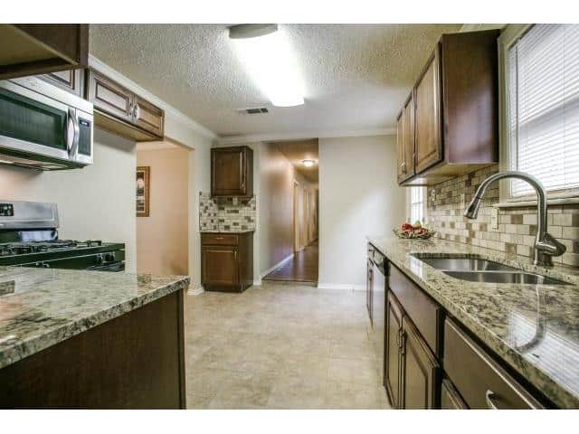 8927-Daytonia-Kitchen-2