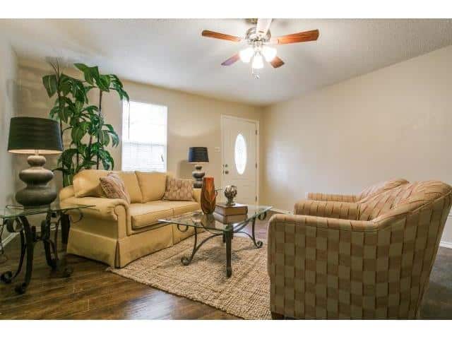 8927-Daytonia-Living