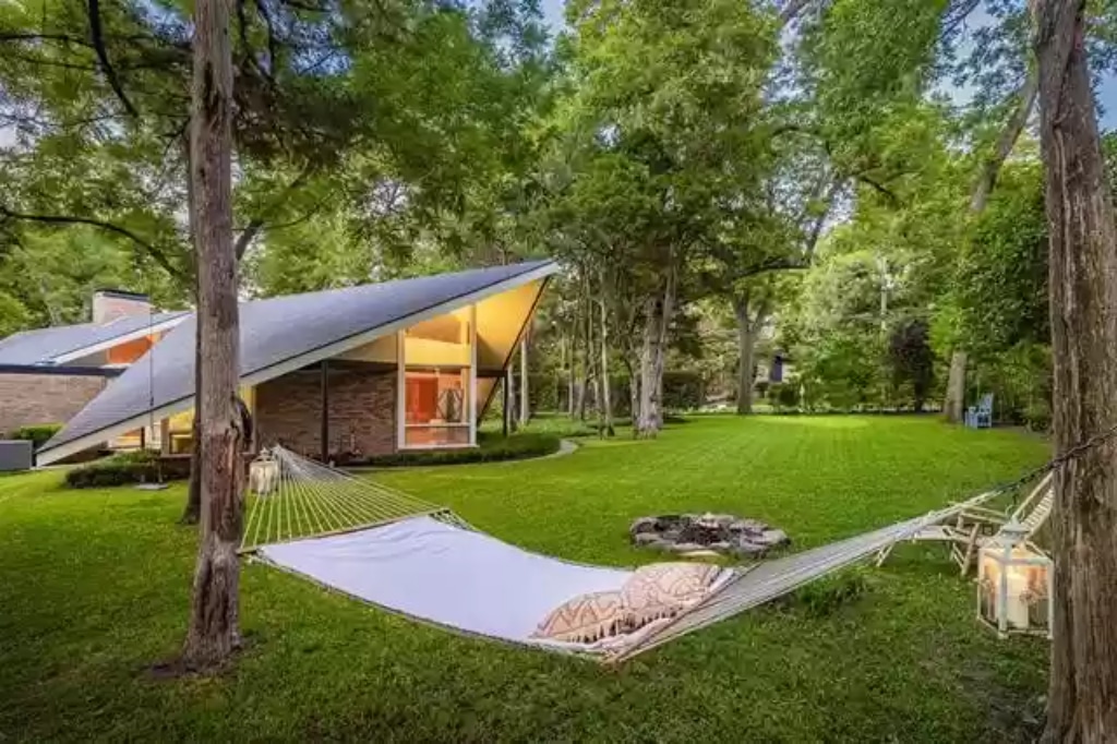 8931-Capri-Ct-Side-and-Patio