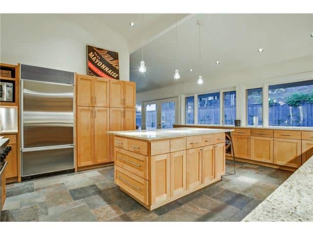 900-Bison-Trl-Kitchen-3