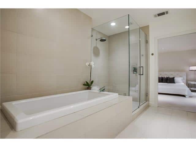 900-Bison-Trl-Master-Bath-2