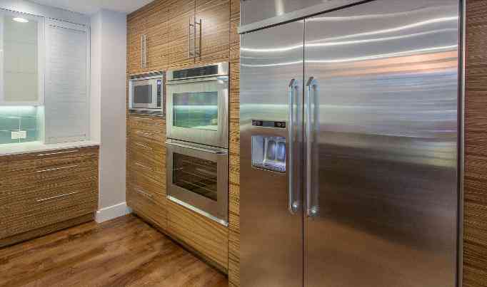 9026_McCraw_Drive_noe_de_leon_identity_real_estate_kicthen2-682x403