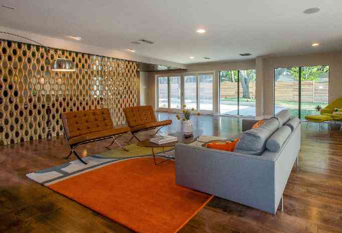 9026_McCraw_Drive_noe_de_leon_identity_real_estate_licing12-682x4651