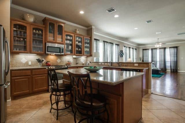 912-S-Cesar-Chavez-Kitchen