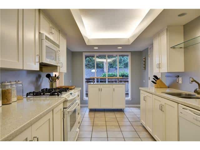 9221-Shoreview-Kitchen