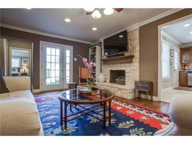 9229-Ferndale-Living-3