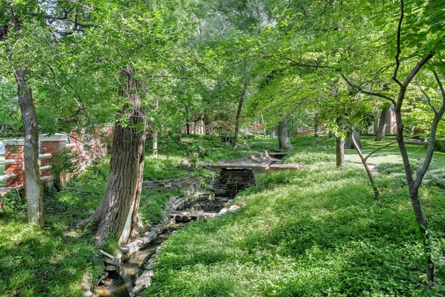 9250-Meadwobrook-master-sitting-1