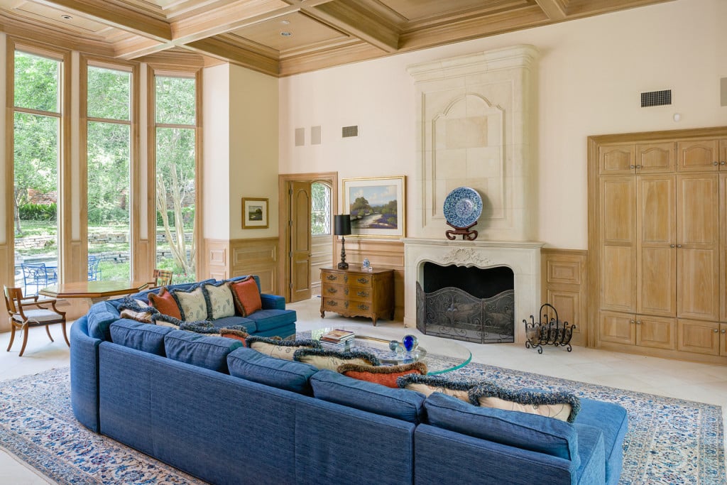 9250-Meadowbrook-family-room-1024x683