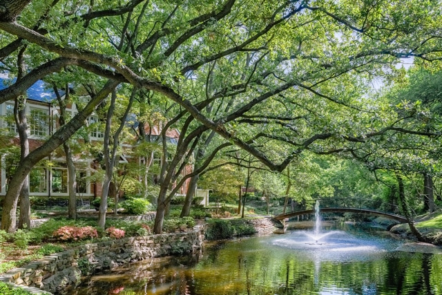 9250-Meadwobrook-master-sitting-1