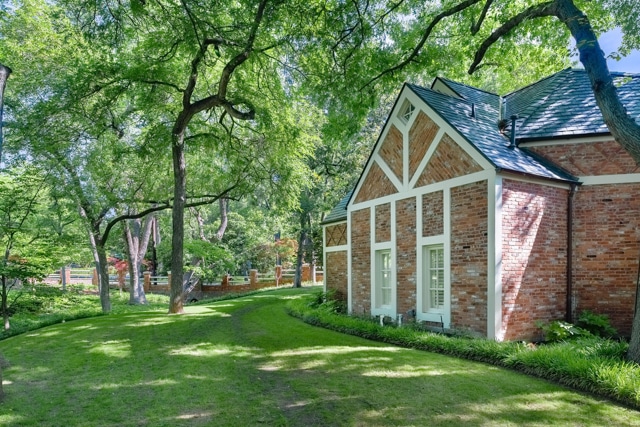 9250-Meadwobrook-master-sitting-1