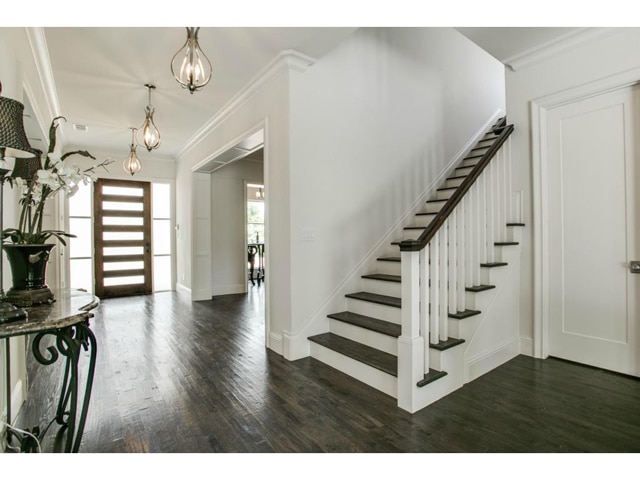 9334-Hathaway-Foyer-2