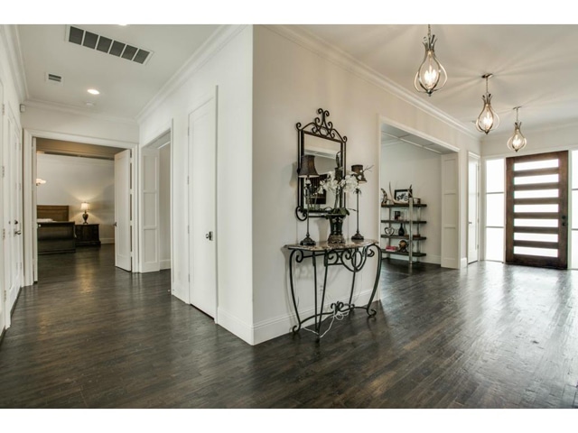 9334-Hathaway-Foyer