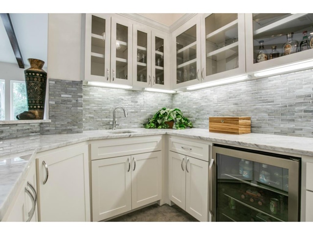 9334-Hathaway-Wet-Bar