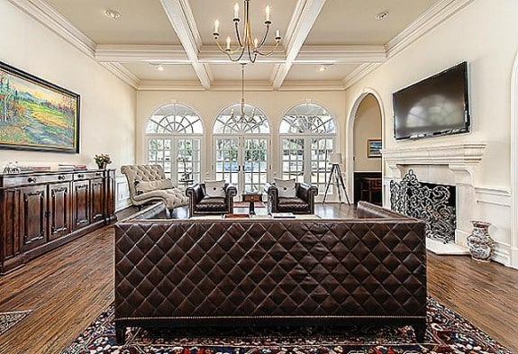 9346-Sunnybrook-living-575x393
