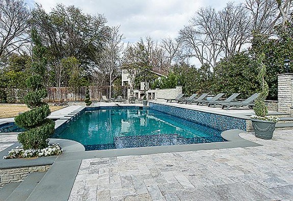 9346-Sunnybrook-pool-close-575x394