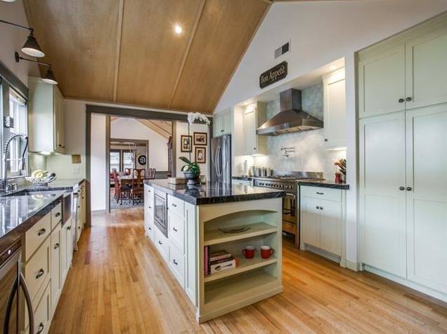 937-N.-Windomere-Kitchen-2