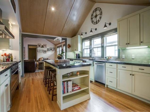 937-N.-Windomere-Kitchen