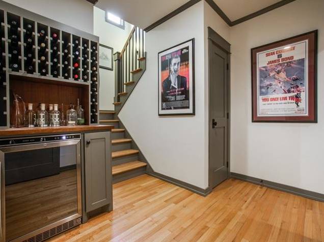 937-N.-Windomere-Wine-Bar