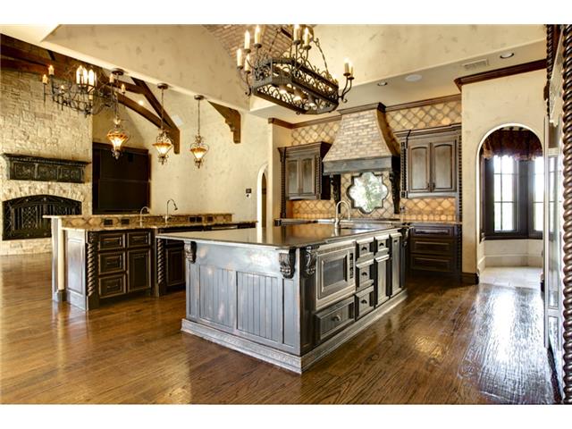 9517-Bella-Terra-Kitchen-Family