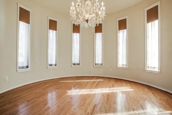 9623-Windy-Terrace-Dining-1-575x383