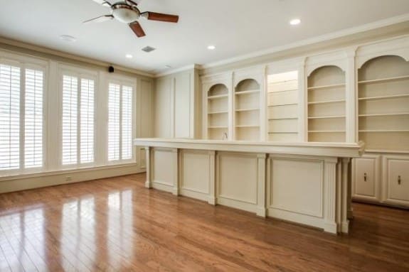 9623-Windy-Terrace-bar-575x383