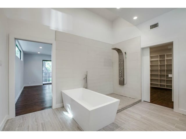 9655-Lakemont-Master-Bath-2