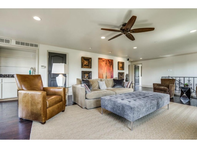 9706-Faircrest-Family-room-2