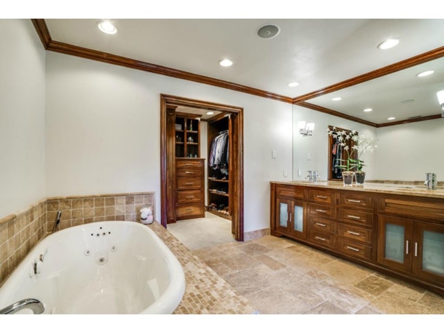 9706-Faircrest-Master-Bath
