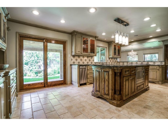9706-Faircrest-kitchen-4