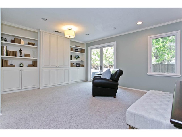 9722-Boedecker-Sitting