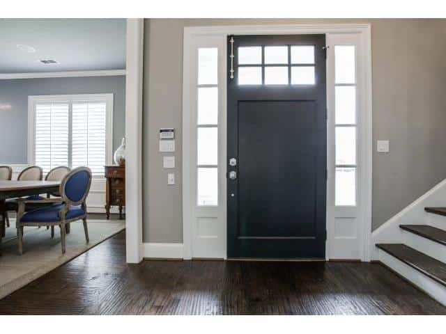 9748-Spring-Branch-Drive-foyer