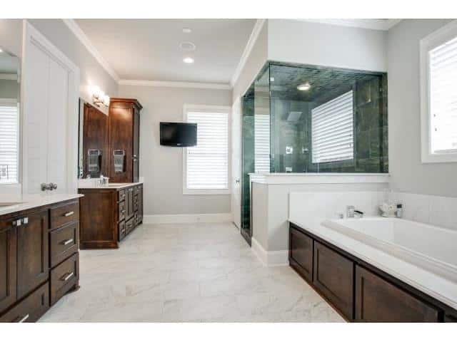 9748-Spring-Branch-drive-master-bath