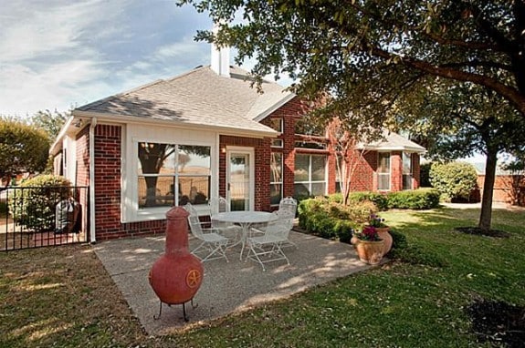 9812-Saint-Annes-Backyard-575x382