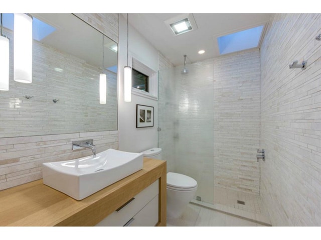 983-Sylvania-Master-bath