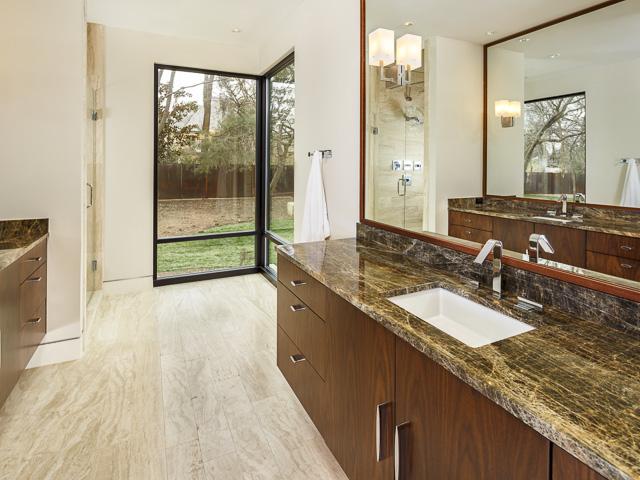 9995-Hollow-way-master-bath