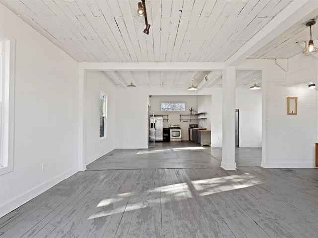 9a983819d4444dd1df8d753ae39d6c4dl-m2373879612od-w1024_h768_x2