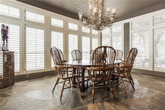 Agarita-Circle-dining